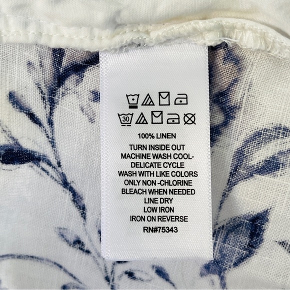 Cynthia Rowley 100% Linen Blue and White Floral Cuffed Shorts Size 12 - Picture 9 of 9